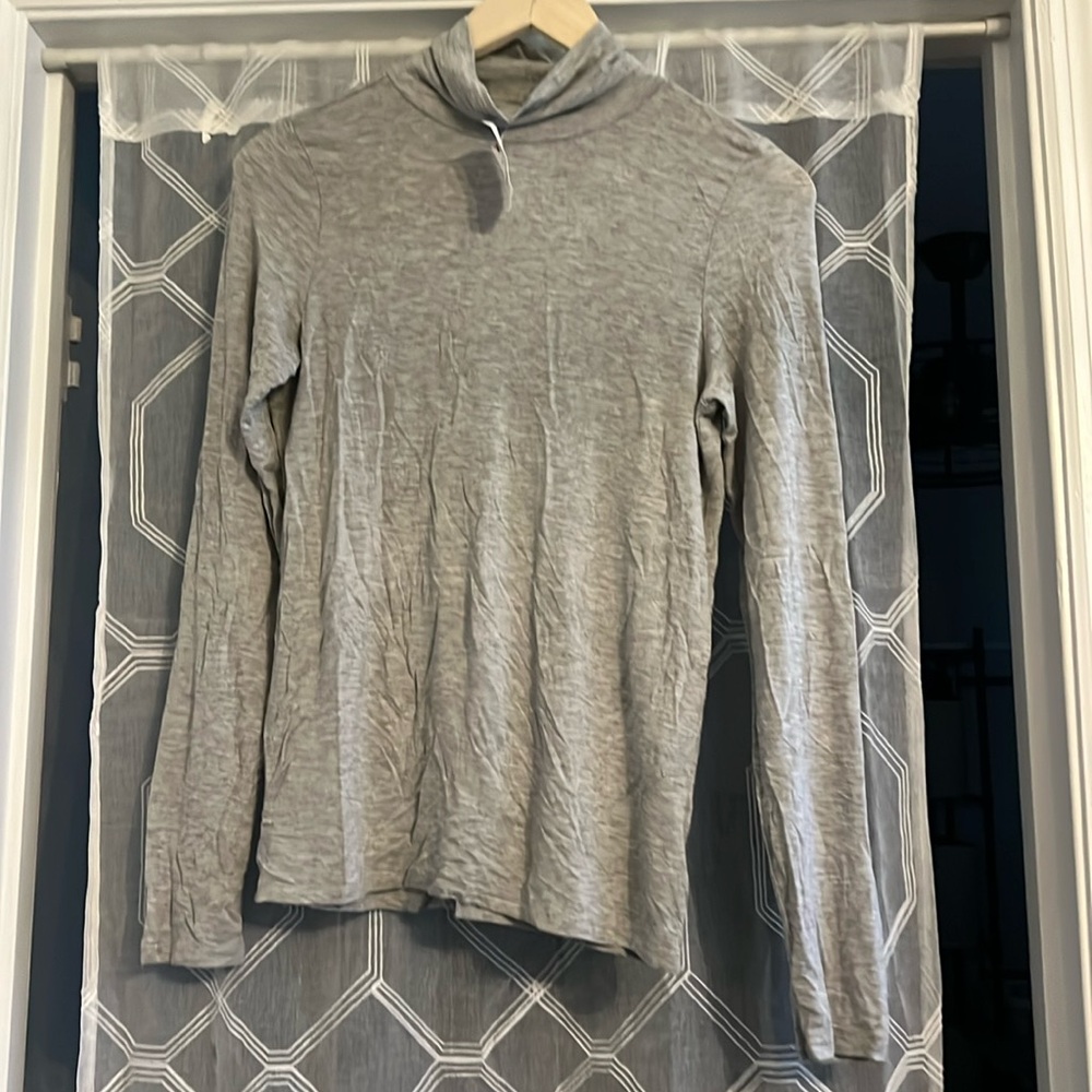 Mock-neck gray top